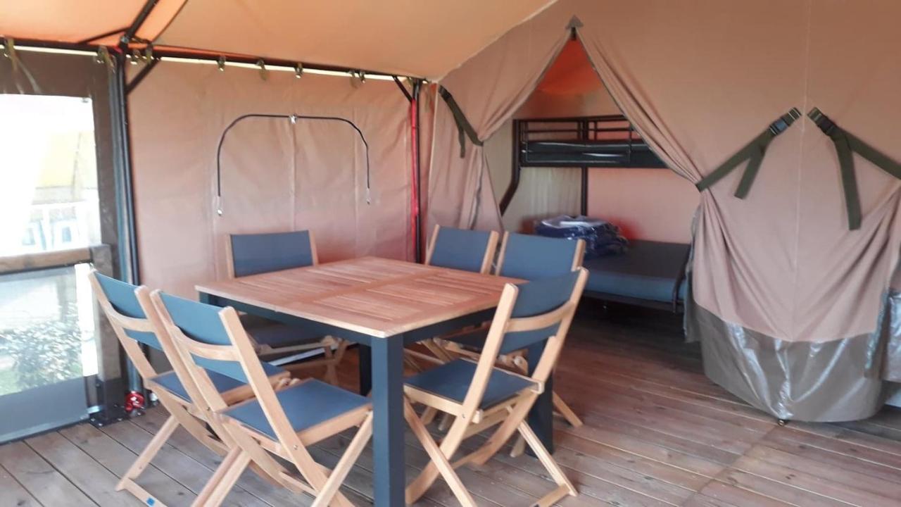 Lodge Les P'Tites Maisons Dans La Prairie Sallertaine Buitenkant foto