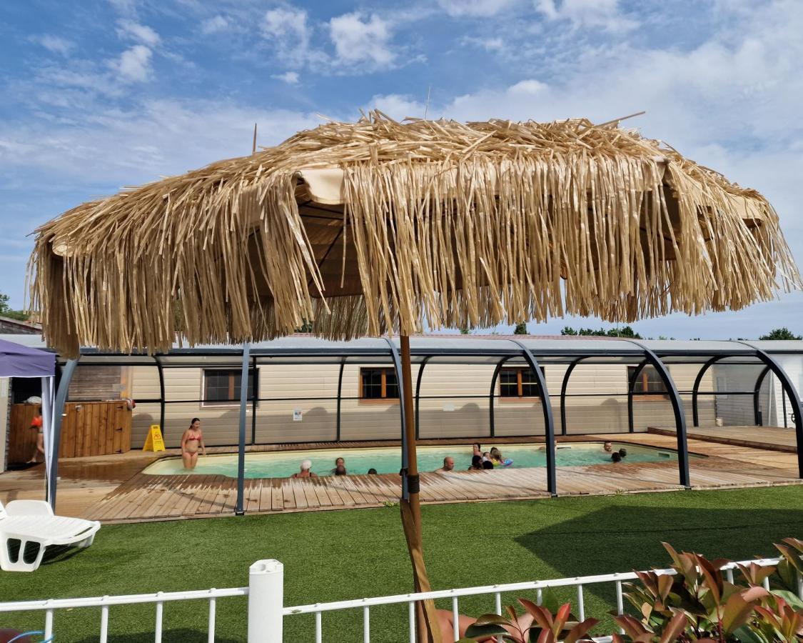Lodge Les P'Tites Maisons Dans La Prairie Sallertaine Buitenkant foto