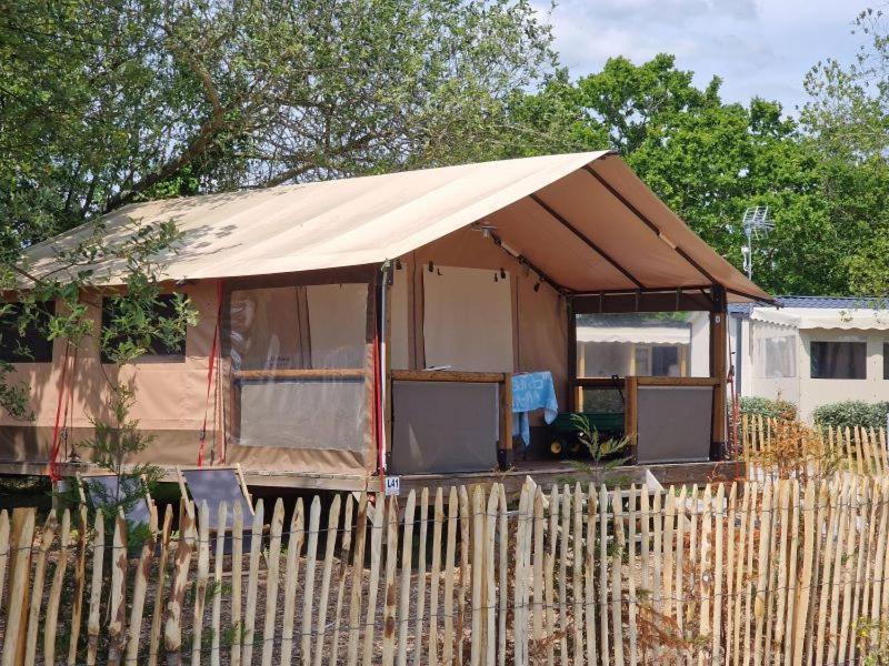 Lodge Les P'Tites Maisons Dans La Prairie Sallertaine Buitenkant foto